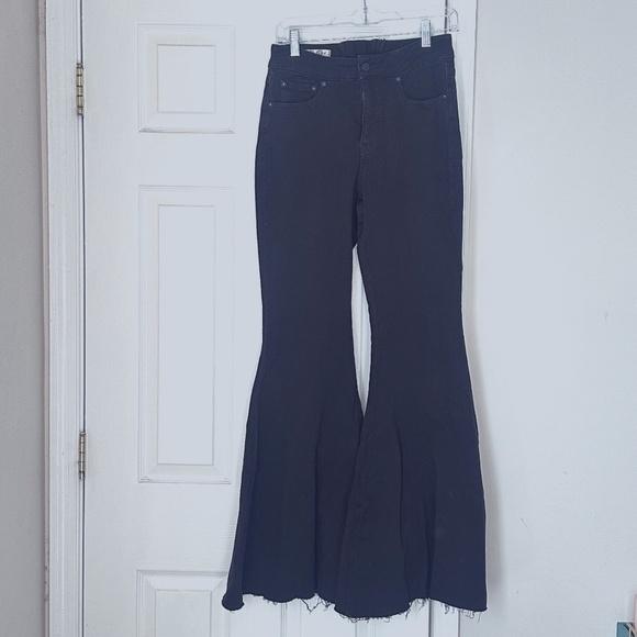 Free People We The Free Crvy Curvy Size 28 Super Flare Black Jeans Boho - Picture 1 of 8